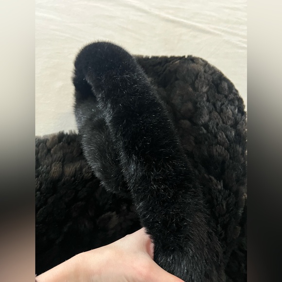 Medium Gallery Women’s Faux fur Jacket EUC - Picture 8 of 13